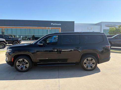Used 2024 Jeep Wagoneer Series II w/ Flexible Seating Group AWD/4WD image 2