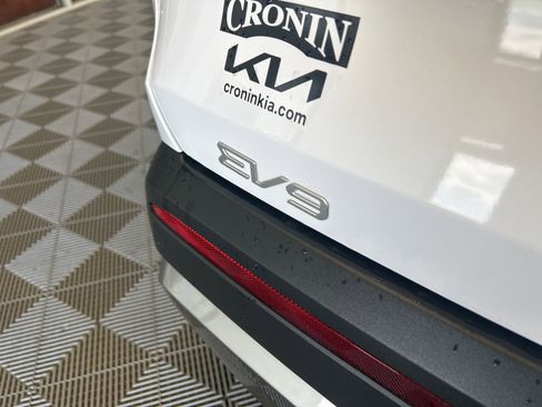 New 2026 Kia EV9 Wind image 7