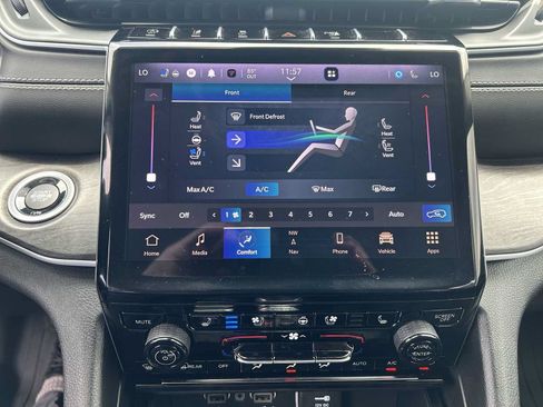 Used 2024 Jeep Grand Cherokee L Limited w/ Luxury Tech Group II AWD/4WD image 16