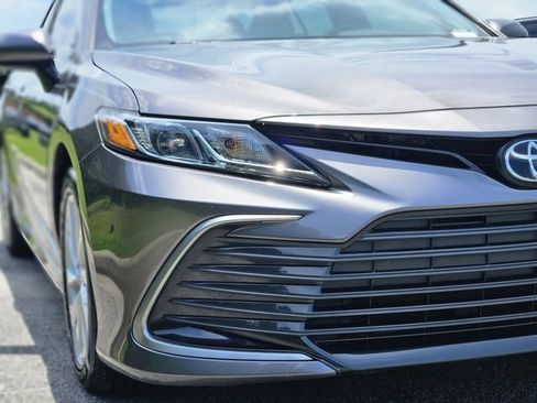 Used 2021 Toyota Camry LE FWD image 9