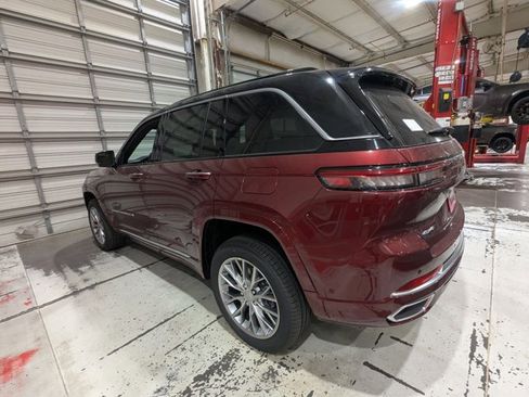 New 2025 Jeep Grand Cherokee Summit image 9