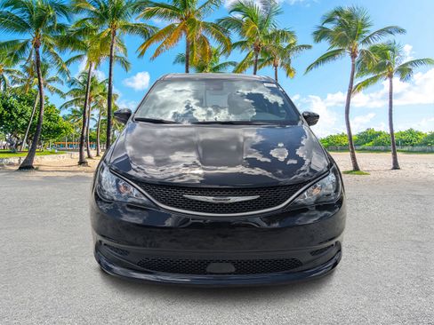 New 2025 Chrysler Voyager LX image 7