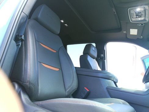 Used 2025 GMC Sierra 2500 AT4 w/ AT4 Premium Plus Package AWD/4WD image 31