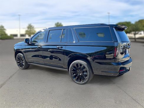 New 2026 Cadillac Escalade ESV Luxury w/ LPO, Radiant Package image 5
