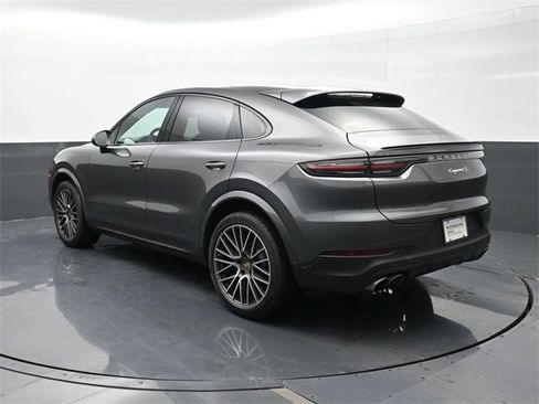 Used 2022 Porsche Cayenne S image 3