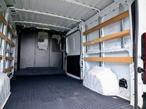 Used 2025 RAM ProMaster 2500 w/ U-Haul Equipment Group FWD image 21