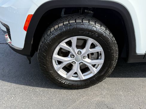 Used 2022 Jeep Grand Cherokee L Limited image 9