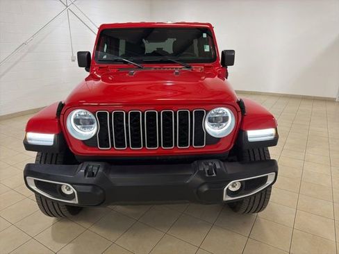 Used 2025 Jeep Wrangler Unlimited Sahara w/ Safety Group AWD/4WD image 9
