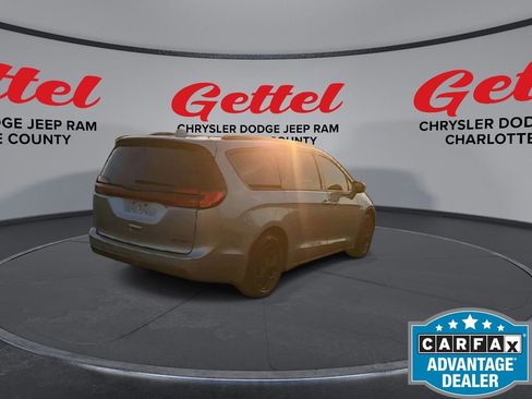 Used 2021 Chrysler Pacifica Limited w/ Premium & Safety Sphere Group image 8