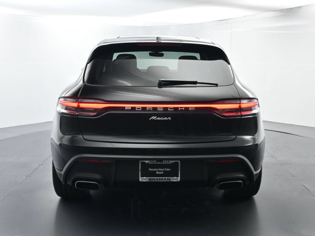 Certified 2025 Porsche Macan AWD/4WD image 13