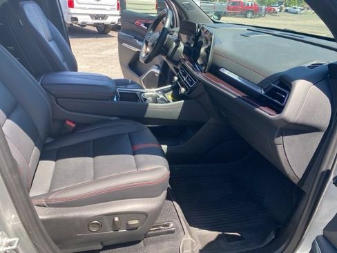 Used 2024 Chevrolet Traverse RS AWD/4WD image 46