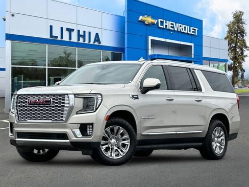 Used 2023 GMC Yukon XL Denali w/ Max Trailering Package AWD/4WD image 1