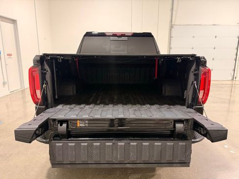 Used 2024 GMC Sierra 1500 AT4X image 9
