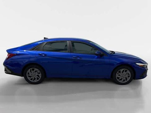 Used 2024 Hyundai Elantra SEL FWD image 6