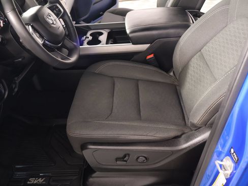 Used 2025 RAM 1500 Big Horn AWD/4WD image 12