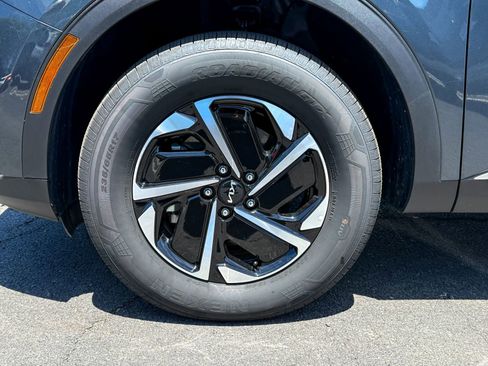 Certified 2025 Kia Sportage LX AWD/4WD image 11