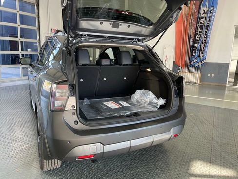 New 2026 Nissan Kicks SR w/ Cold Weather Package image 7