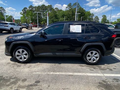 Used 2021 Toyota RAV4 LE FWD image 4