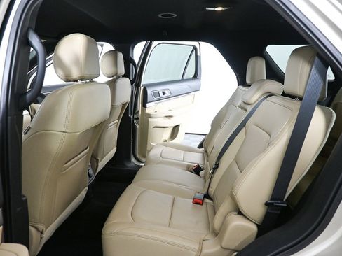 Used 2017 Ford Explorer Limited image 18