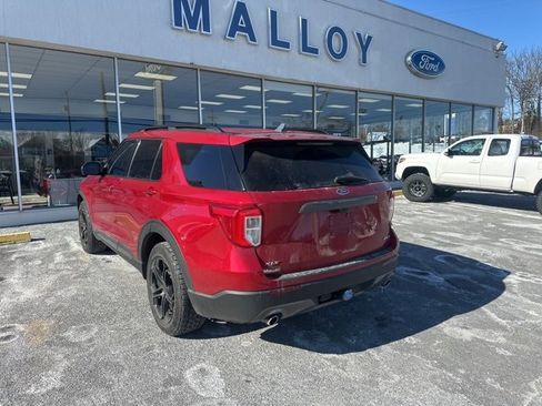 Used 2021 Ford Explorer XLT w/ Equipment Group 202A image 5