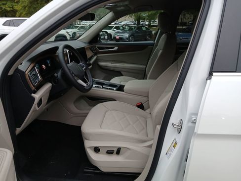 New 2026 Volkswagen Atlas SE image 9