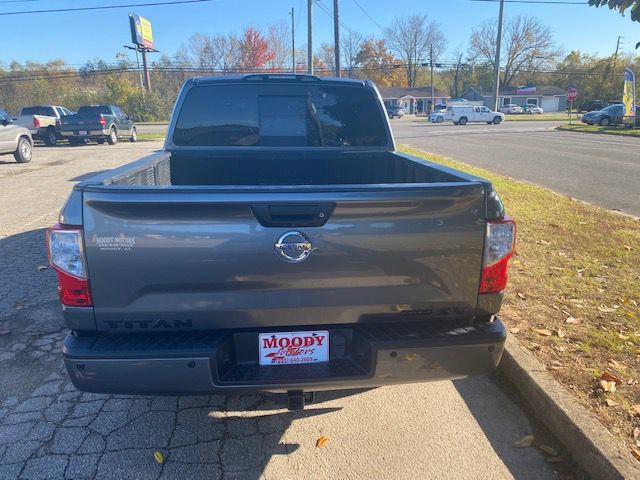 Used 2018 Nissan Titan SV w/ SV Convenience Package RWD image 5
