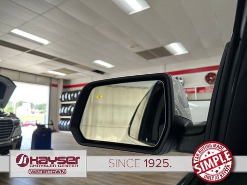 Used 2022 GMC Acadia SLE w/ LPO, Floor Liner Package AWD/4WD image 8
