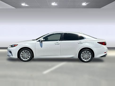 Used 2018 Lexus ES 350 w/ Accessory Package FWD image 2