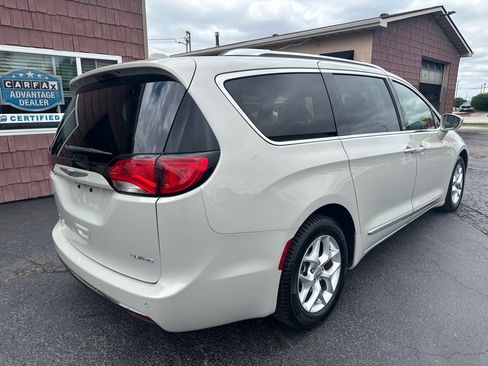Used 2020 Chrysler Pacifica Limited FWD image 5