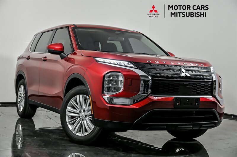 Used 2024 Mitsubishi Outlander ES AWD/4WD image 1