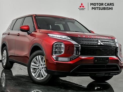 Used 2024 Mitsubishi Outlander ES AWD/4WD image 1