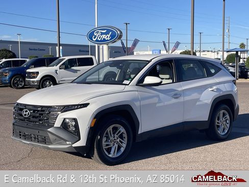 Used 2025 Hyundai Tucson SE image 1