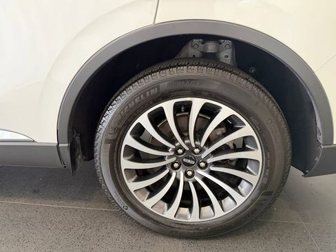 Used 2023 Lincoln Aviator AWD w/ Premium Package image 11