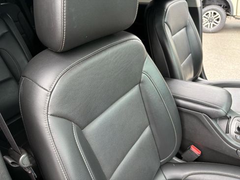 Used 2021 GMC Acadia SLT AWD/4WD image 48