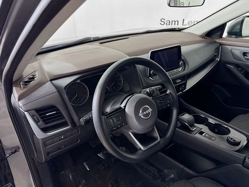 Used 2023 Nissan Rogue SV image 12