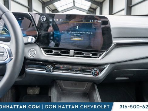 Used 2025 Chevrolet Equinox LT image 8