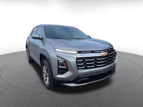Used 2025 Chevrolet Equinox LT FWD image 3