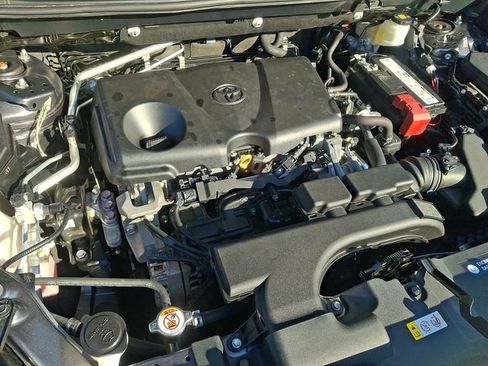 Used 2021 Toyota RAV4 LE FWD image 28