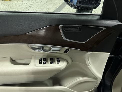 Used 2016 Volvo XC90 T6 Momentum w/ Momentum Plus Package image 23