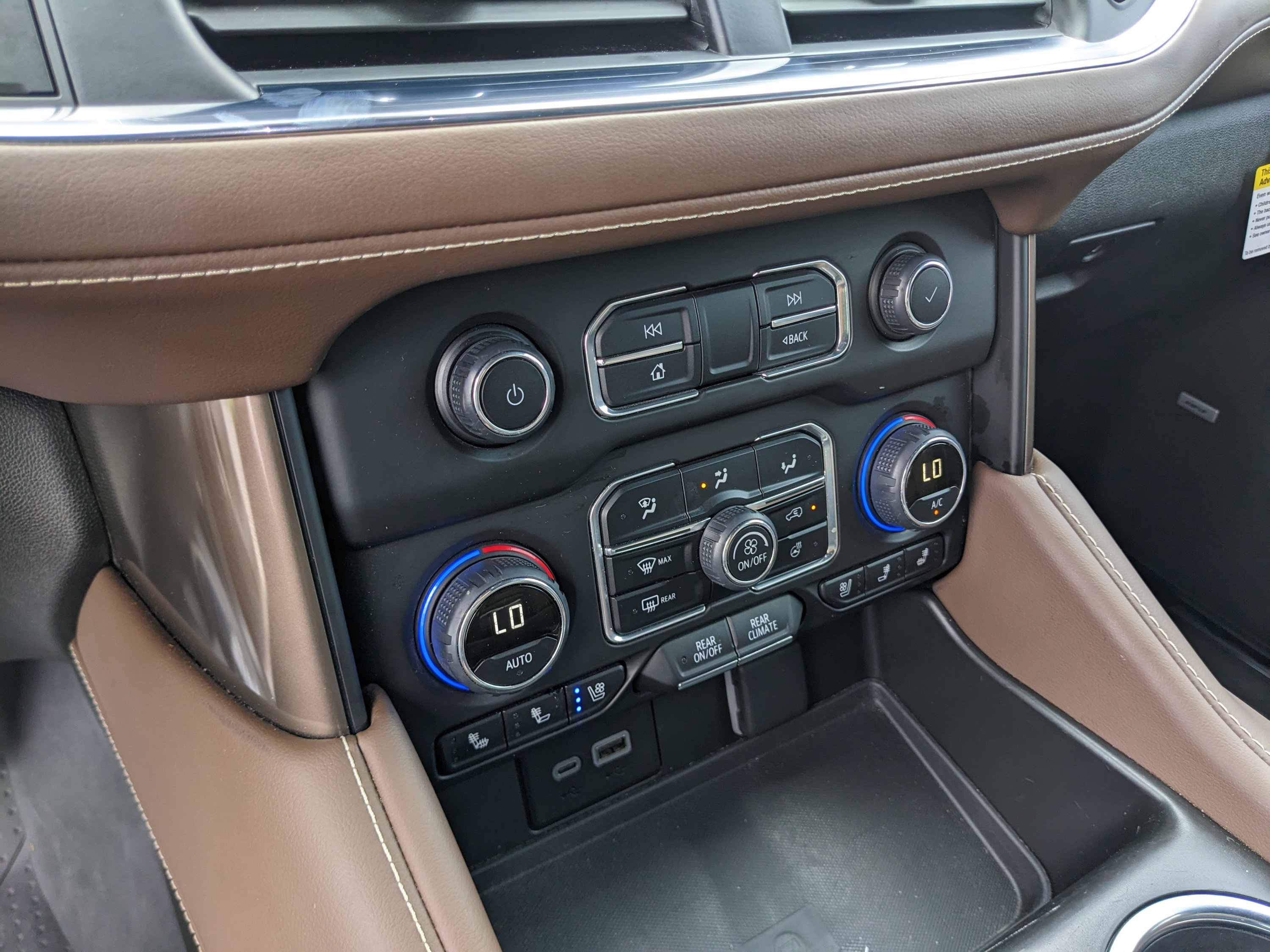 Used 2024 Chevrolet Tahoe High Country w/ Advanced Technology Package RWD image 25