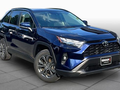 Used 2025 Toyota RAV4 XLE Premium AWD/4WD image 3