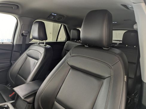 Used 2021 Ford Explorer XLT w/ Equipment Group 202A image 26