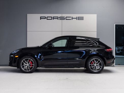 Certified 2023 Porsche Macan S AWD/4WD image 2