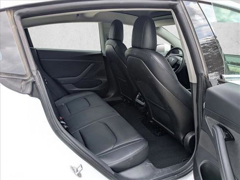 Used 2020 Tesla Model 3 Standard Range image 18