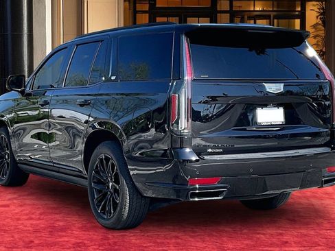 Used 2024 Cadillac Escalade Sport w/ LPO, ONYX Package AWD/4WD image 4