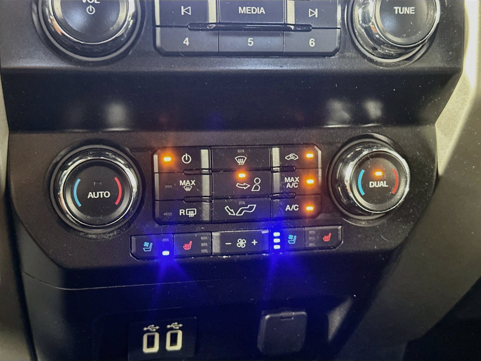 Used 2020 Ford F150 XLT w/ Equipment Group 302A Luxury AWD/4WD image 16