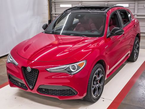 Used 2022 Alfa Romeo Stelvio Veloce AWD/4WD image 1