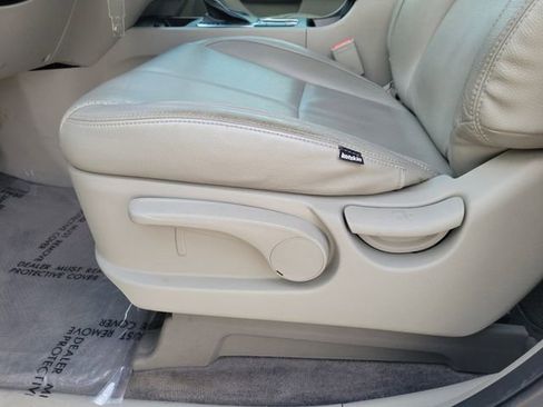 Used 2020 Kia Sedona L image 20