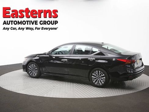 Used 2025 Nissan Altima 2.5 SV FWD image 60