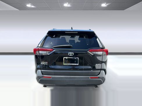 Used 2019 Toyota RAV4 XLE Premium w/ Cold Weather Package FWD image 10